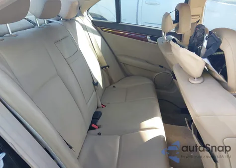 2011 Mercedes-Benz C 300 Luxury/Sport из США, поврежденный, VIN WDDGF5EB2BR168537